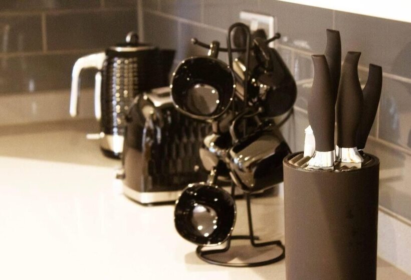 Резиденция Spacious 4 Bed Home In Milton Keynes Free Parking