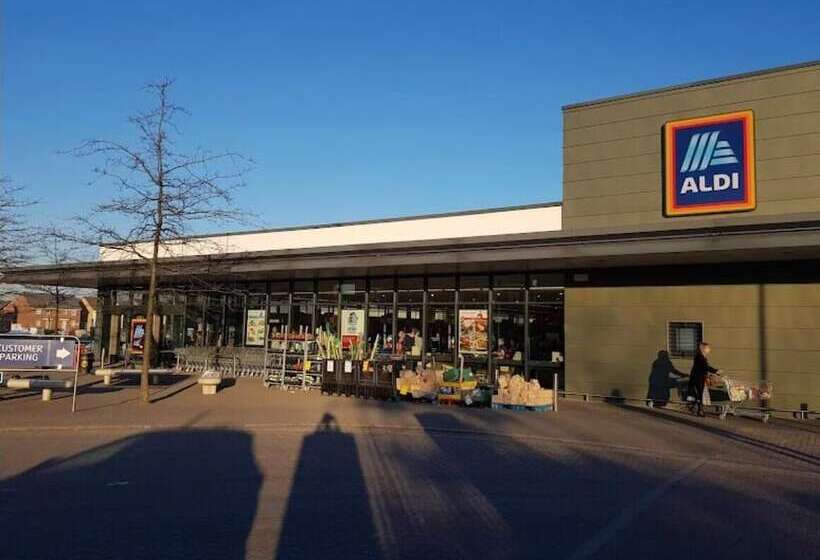 إقامة Stunning 3 Bed Home At The Heart Of Wolverhampton