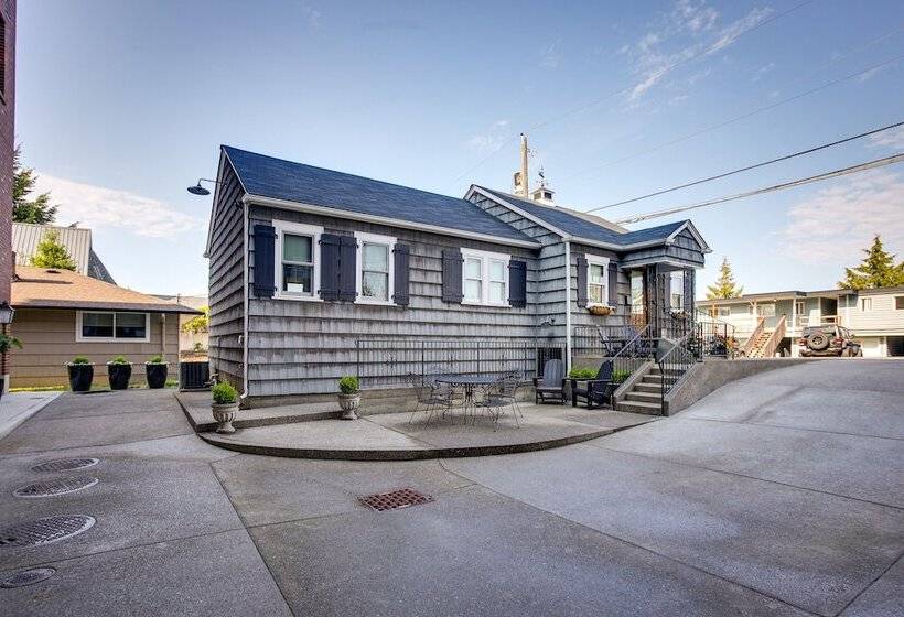 Retro Style Home In Ruston: Walkable Location!