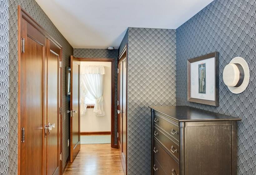 Retro Style Home In Ruston: Walkable Location!