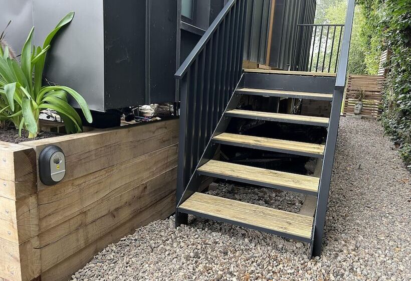 River View Guest House, Jacuzzi, Boat, Fire Hire