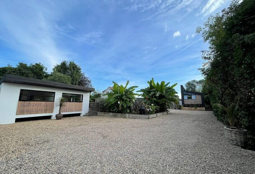 River View Guest House, Jacuzzi, Boat, Fire Hire