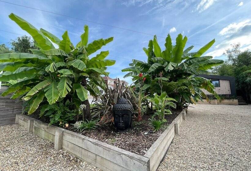 River View Guest House, Jacuzzi, Boat, Fire Hire