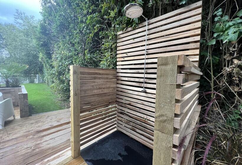 River View Guest House, Jacuzzi, Boat, Fire Hire