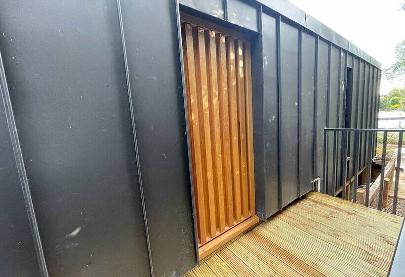 River View Guest House, Jacuzzi, Boat, Fire Hire