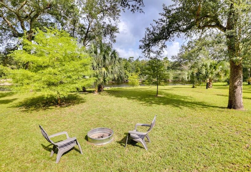 Riverfront Florida Escape W/ Grill & Fire Pit!