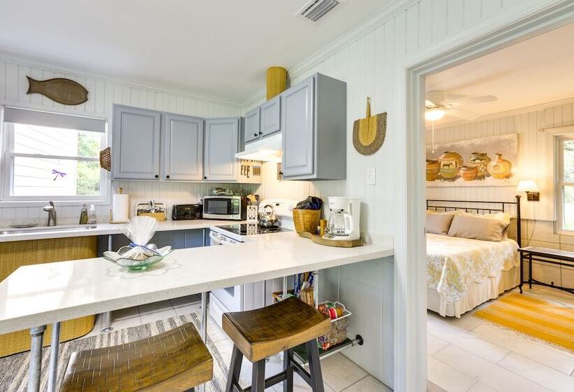 Riverfront Florida Escape W/ Grill & Fire Pit!