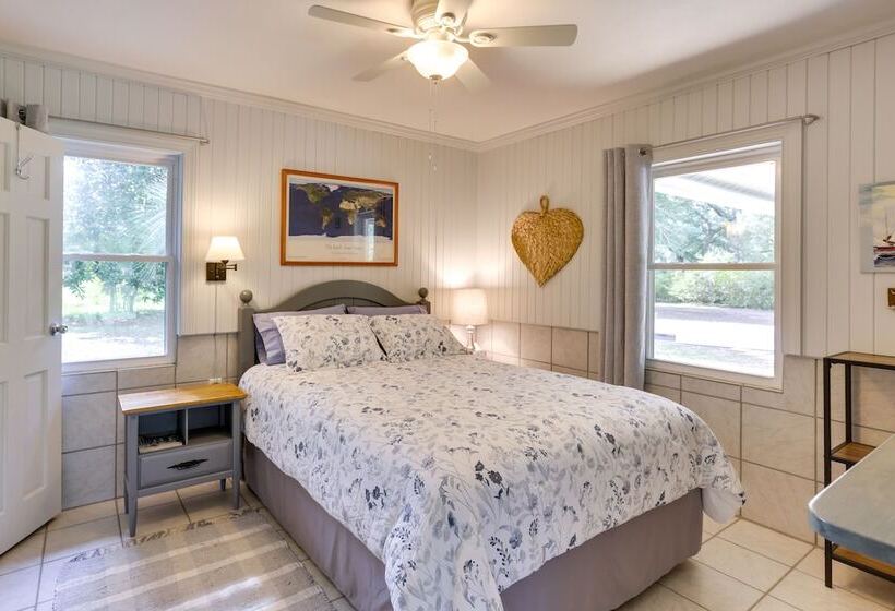 Riverfront Florida Escape W/ Grill & Fire Pit!