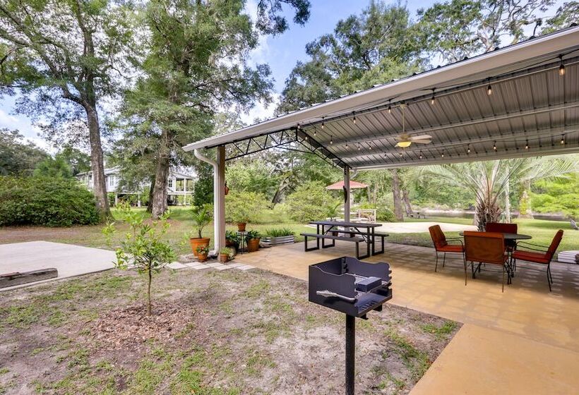 Riverfront Florida Escape W/ Grill & Fire Pit!