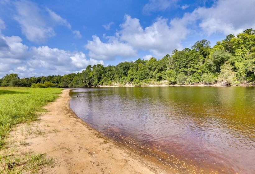 Riverfront Florida Escape W/ Grill & Fire Pit!