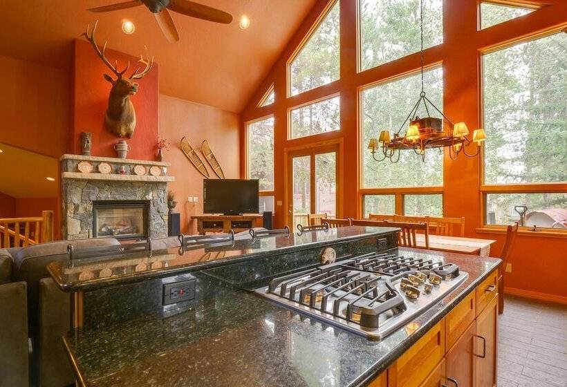 Hot Tub & Ski Shuttle: Rustic Breckenridge Retreat