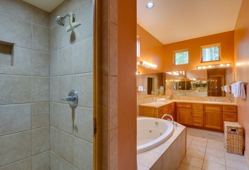 Hot Tub & Ski Shuttle: Rustic Breckenridge Retreat