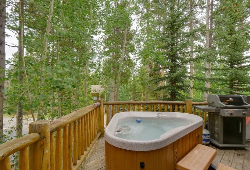Hot Tub & Ski Shuttle: Rustic Breckenridge Retreat