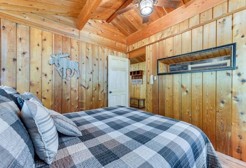 Rustic Idaho Retreat W/ Deck, Grill & Chiminea!