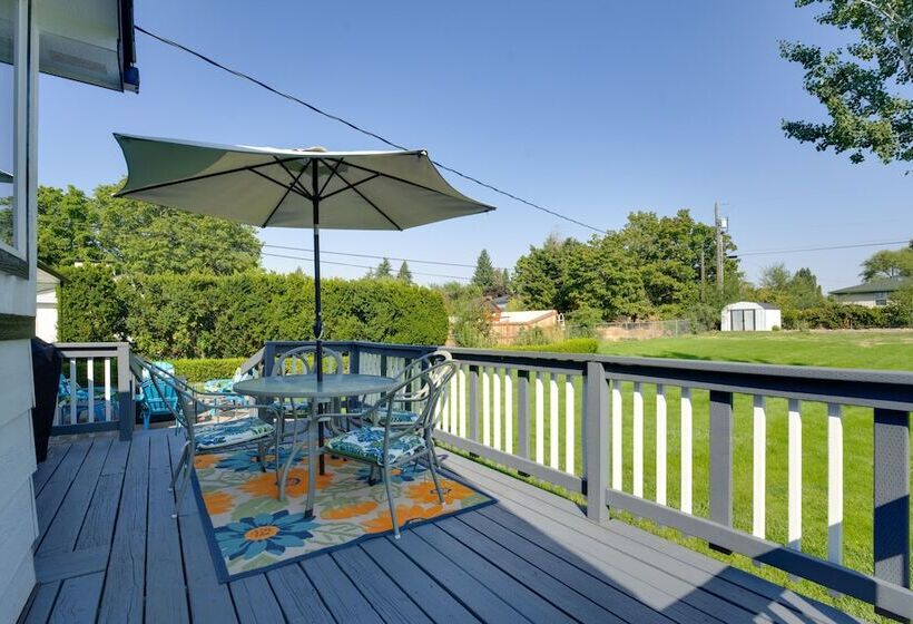 Rustic Retreat In Spokane Valley W/ Cozy Fireplace