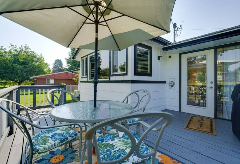 Rustic Retreat In Spokane Valley W/ Cozy Fireplace