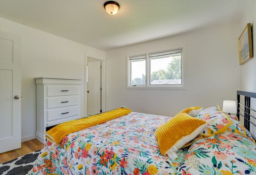 Rustic Retreat In Spokane Valley W/ Cozy Fireplace