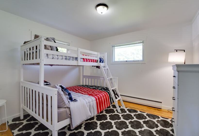 Rustic Retreat In Spokane Valley W/ Cozy Fireplace