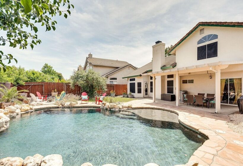 Sacramento Home W/ Fire Pit: 15 Mi To Downtown!