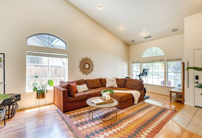 Sacramento Home W/ Fire Pit: 15 Mi To Downtown!