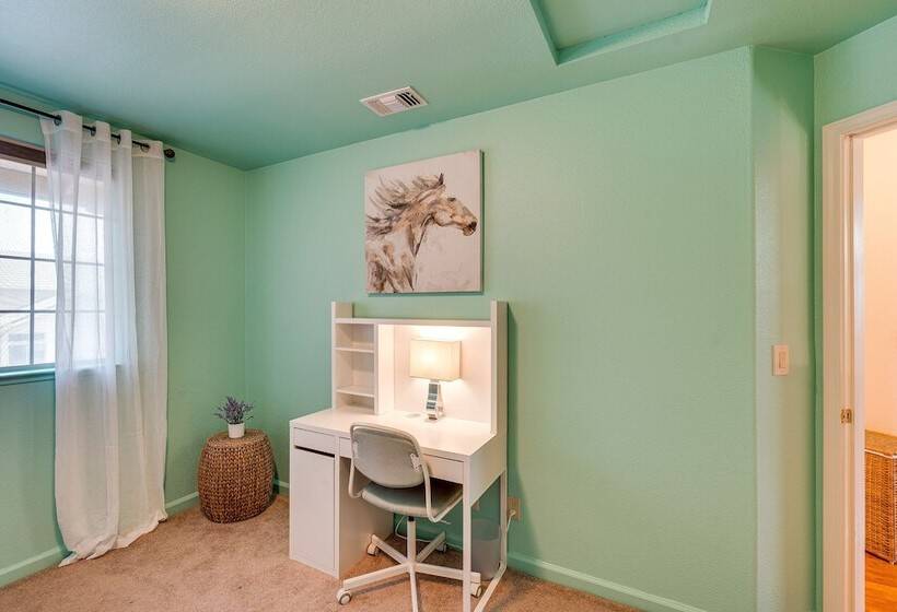 Sacramento Home W/ Fire Pit: 15 Mi To Downtown!