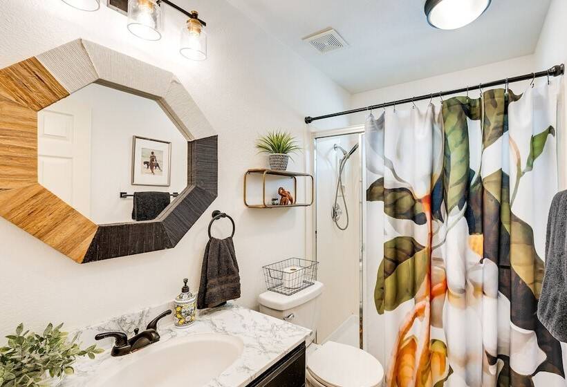 Sacramento Home W/ Fire Pit: 15 Mi To Downtown!