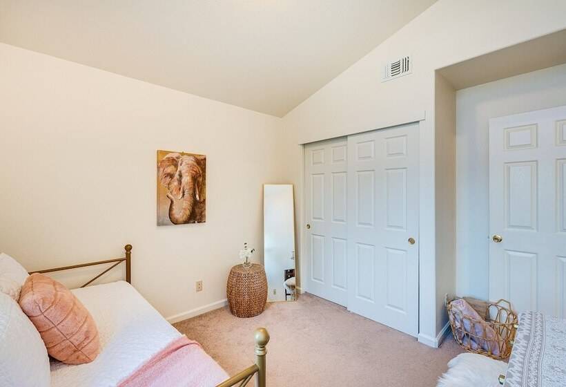 Sacramento Home W/ Fire Pit: 15 Mi To Downtown!