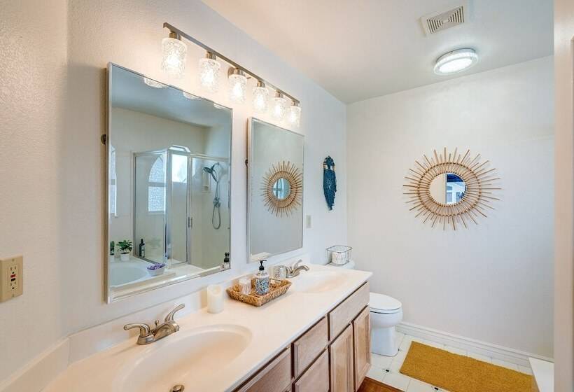 Sacramento Home W/ Fire Pit: 15 Mi To Downtown!