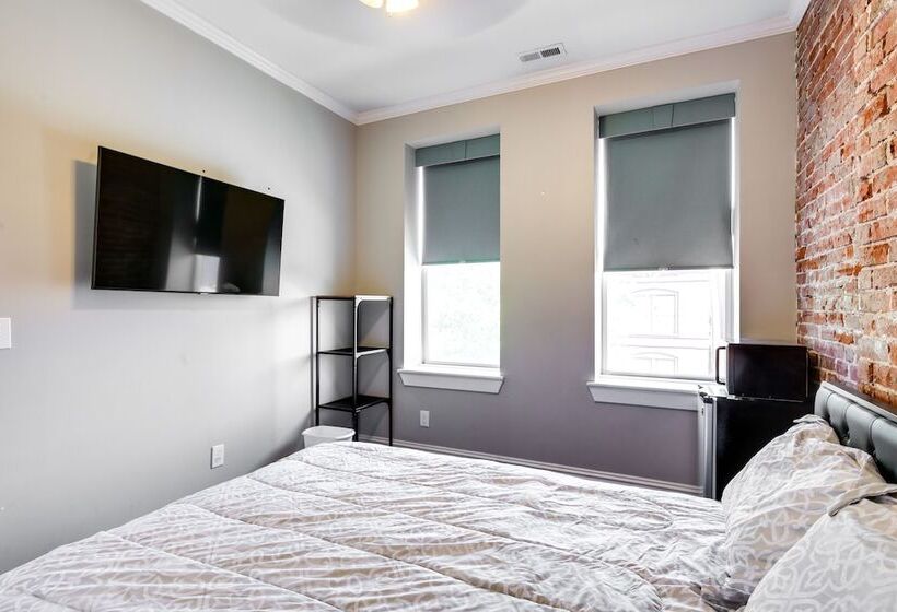 Saint Louis Home W/ Deck: 4 Mi To Downtown!