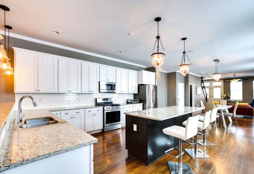 Saint Louis Home W/ Deck: 4 Mi To Downtown!