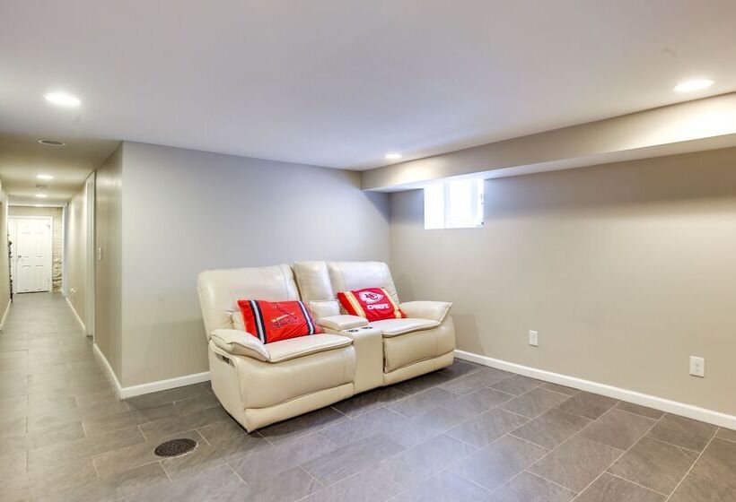 Saint Louis Home W/ Deck: 4 Mi To Downtown!