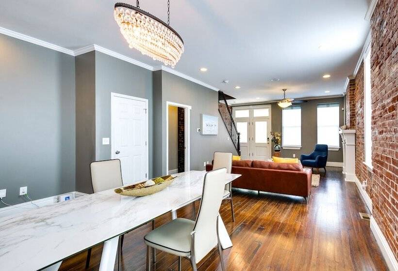 Saint Louis Home W/ Deck: 4 Mi To Downtown!