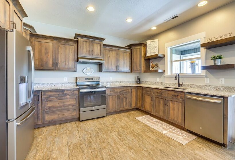 Secluded Home Near Hiking + Downtown Cedar City!