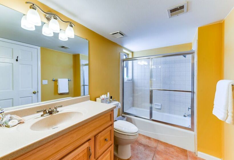 Secluded Mesa Home W/ Pool, Outdoor Kitchen & Bar!