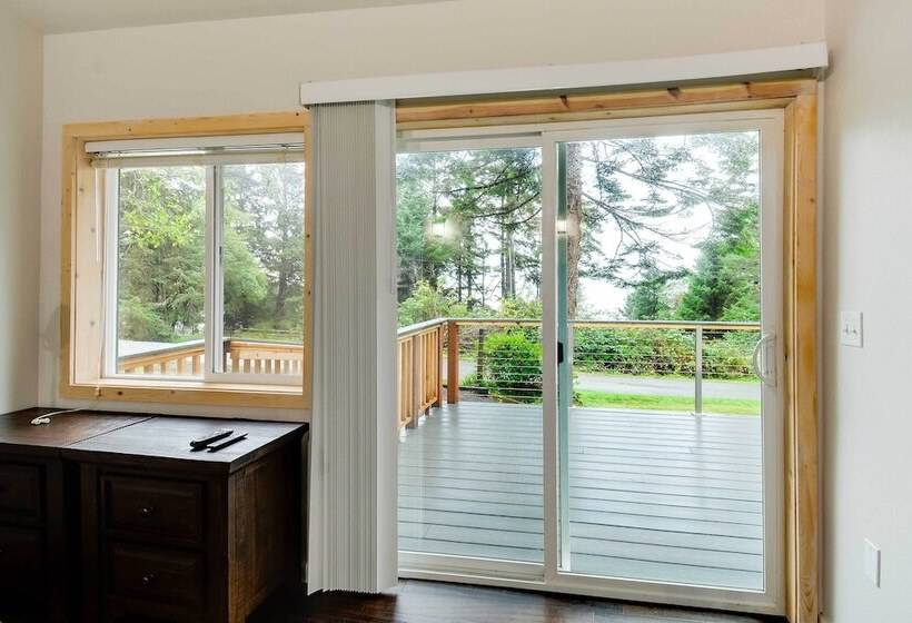 Serene Copalis Beach Getaway: Walk To Beach!