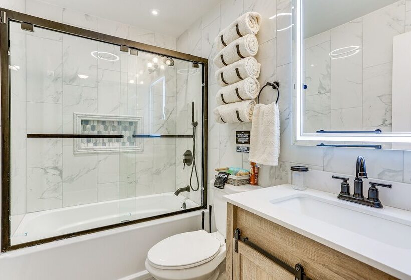 East Stroudsburg Home Near Skiing & Del Water Gap!