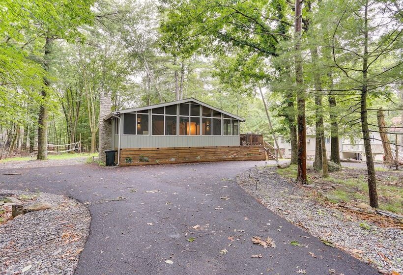 East Stroudsburg Home Near Skiing & Del Water Gap!