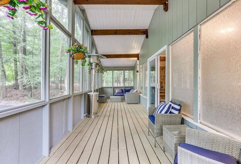 East Stroudsburg Home Near Skiing & Del Water Gap!