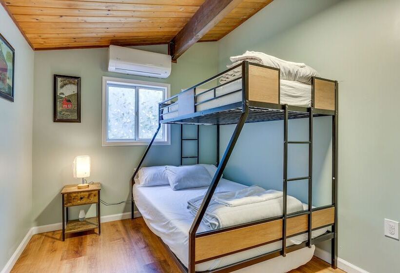East Stroudsburg Home Near Skiing & Del Water Gap!