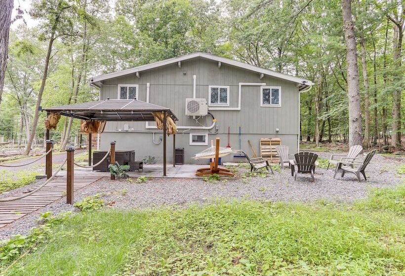 East Stroudsburg Home Near Skiing & Del Water Gap!