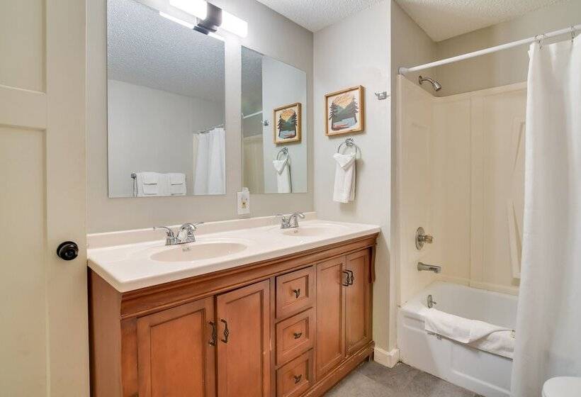 Serene Kimberling City Retreat W/ Boat Dock & Slip