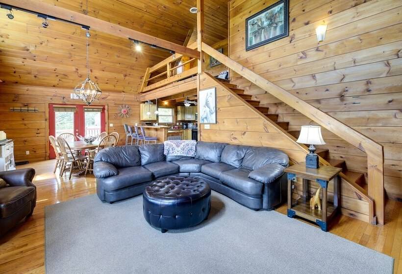 Sevierville Cabin W/ Hot Tub & Mountain View Deck