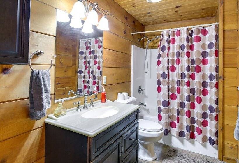 Sevierville Cabin W/ Hot Tub & Mountain View Deck