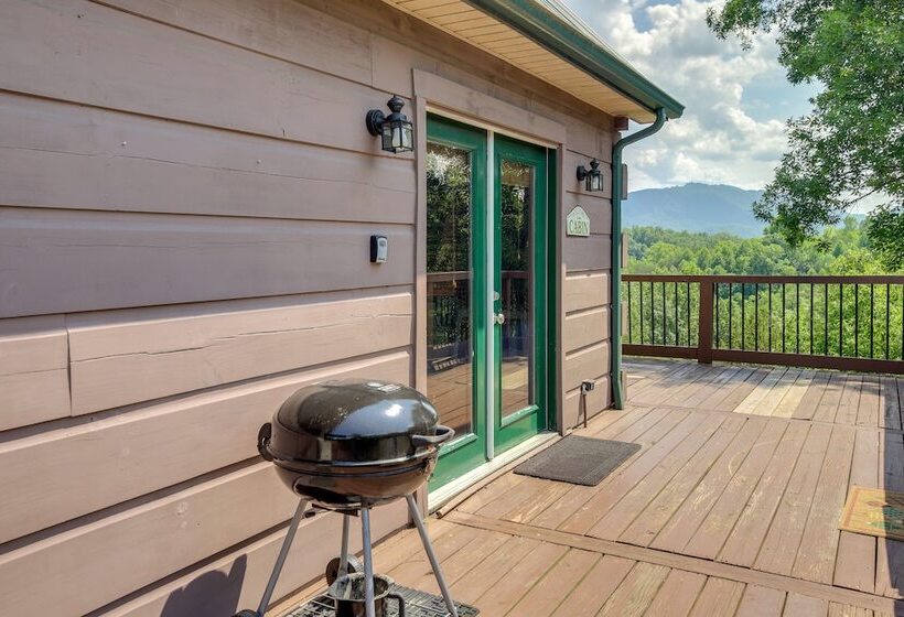 Sevierville Cabin W/ Hot Tub & Mountain View Deck