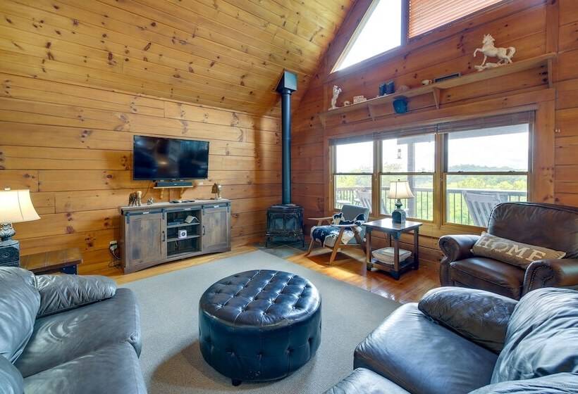 Sevierville Cabin W/ Hot Tub & Mountain View Deck