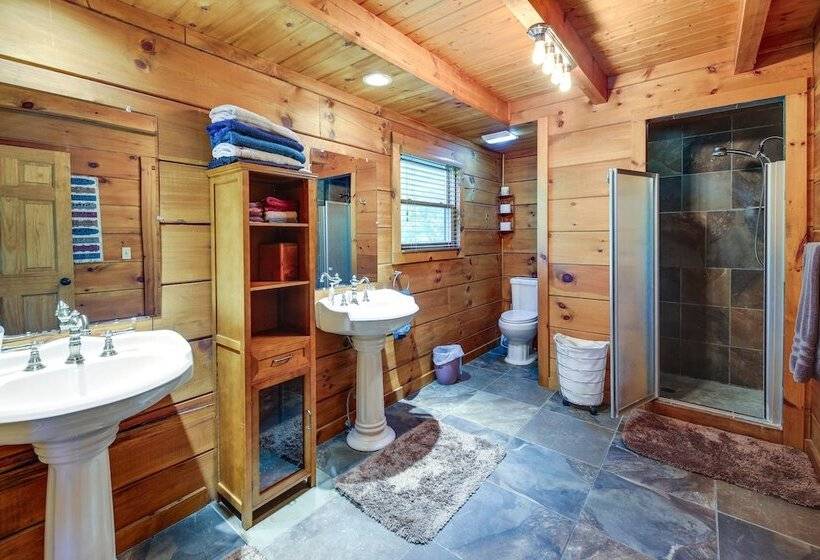 Sevierville Cabin W/ Hot Tub & Mountain View Deck