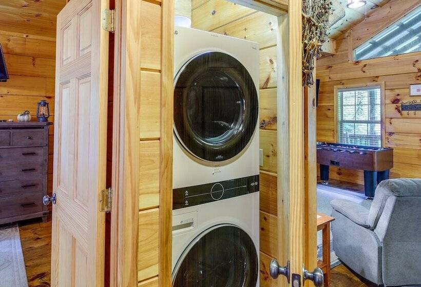 Sevierville Cabin W/ Hot Tub & Outdoor Amenities!