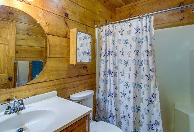 Sevierville Cabin W/ Hot Tub & Outdoor Amenities!