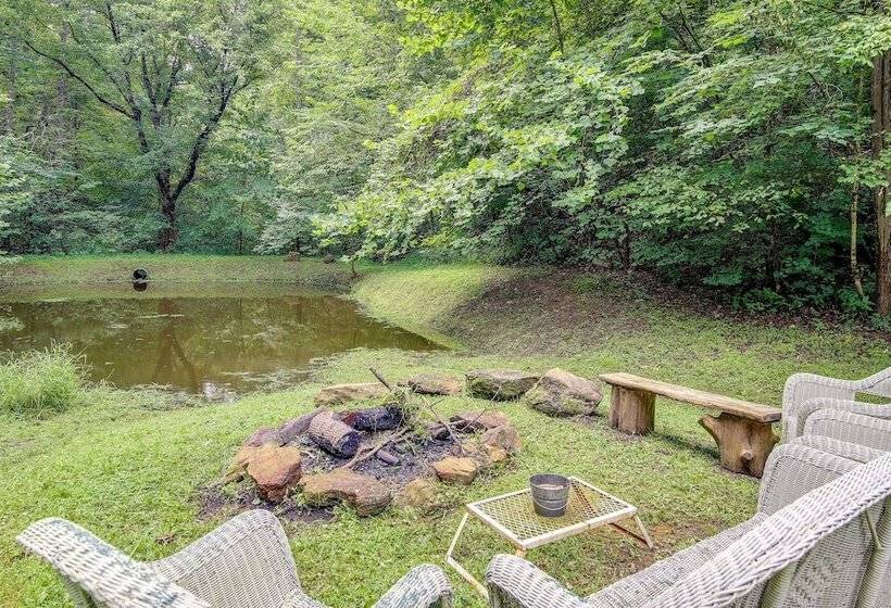 Sevierville Cabin W/ Hot Tub & Outdoor Amenities!