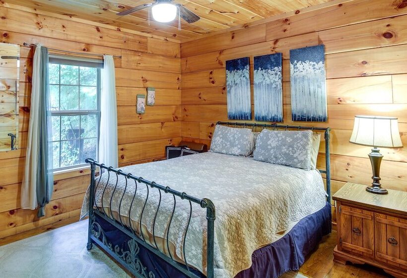 Sevierville Cabin W/ Hot Tub & Outdoor Amenities!